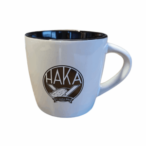 Mustavalkoinen kahvikuppi